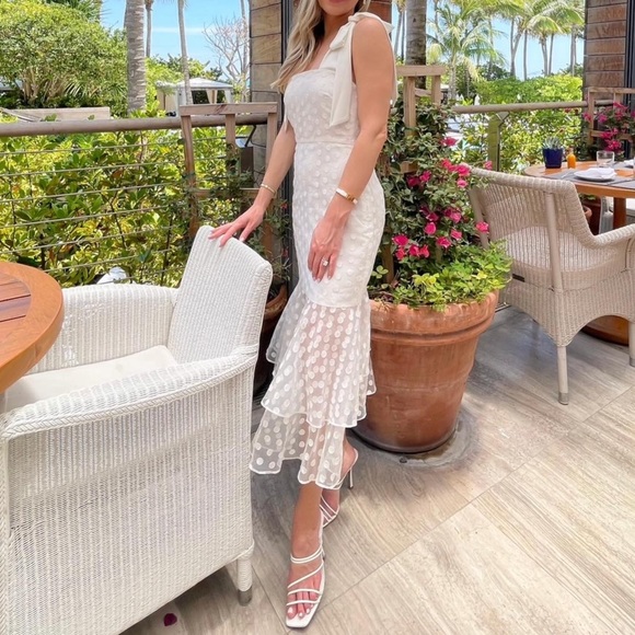 Lovers & Friends White Dress Size XS - Picture 2 of 3